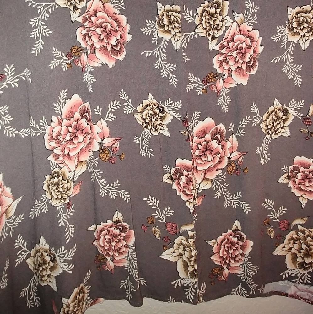 TORRID Sharkbite Floral Lace Top  Size 2 (18-20/ 2X) - Picture 4 of 12